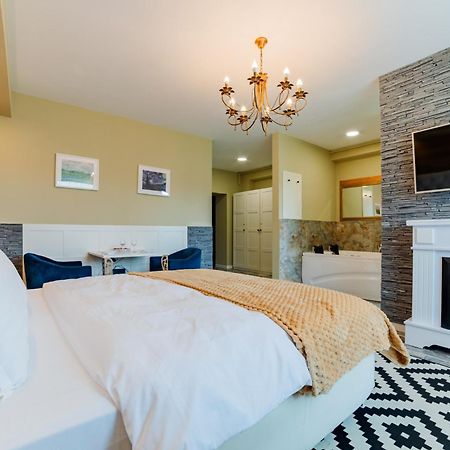 Romantic Jacuzzi Chic Apartment ซินายา ภายนอก รูปภาพ