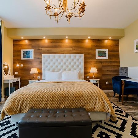 Romantic Jacuzzi Chic Apartment ซินายา ภายนอก รูปภาพ