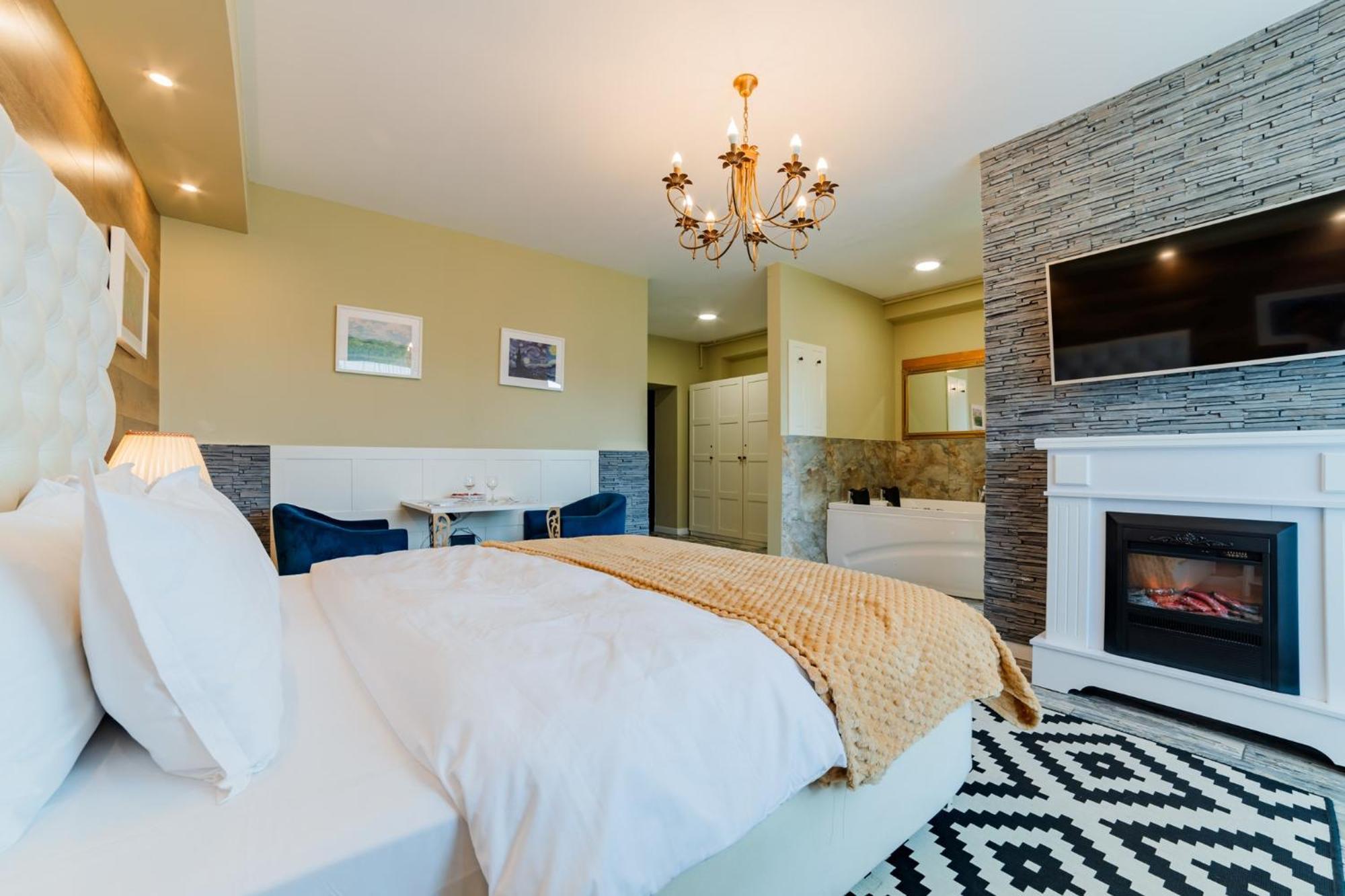 Romantic Jacuzzi Chic Apartment ซินายา ภายนอก รูปภาพ